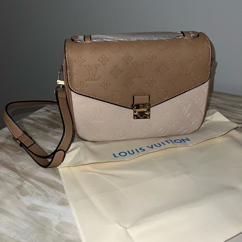 L V Pochette Métis bag New